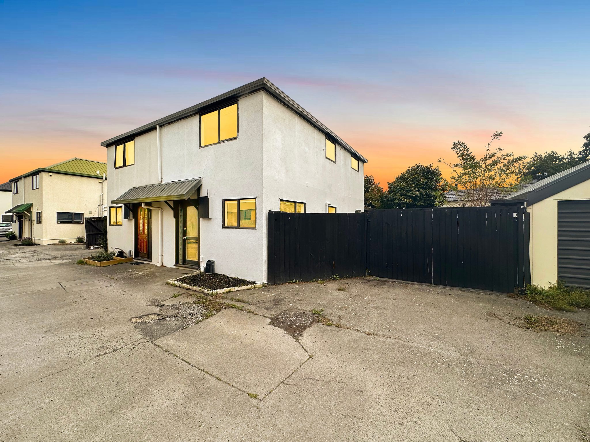 Sharp Price - City-Fringe Townhouse image 3