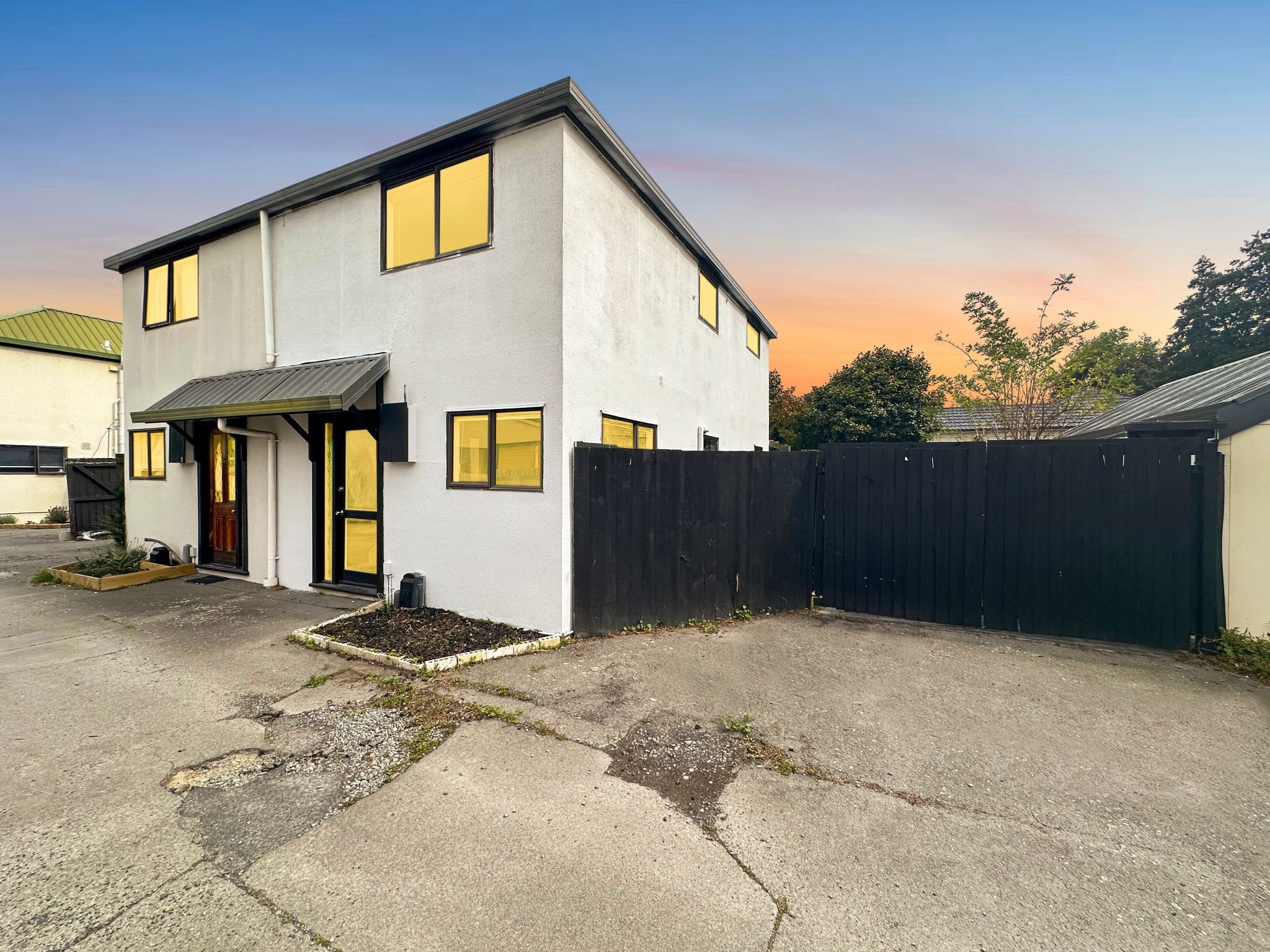 Sharp Price - City-Fringe Townhouse image 4