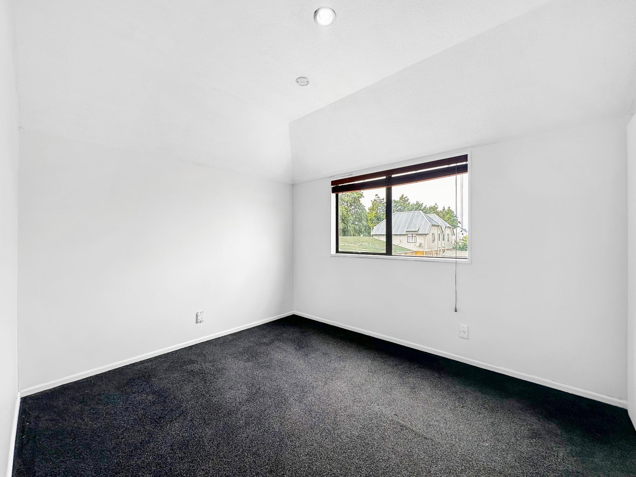 Sharp Price - City-Fringe Townhouse image 9