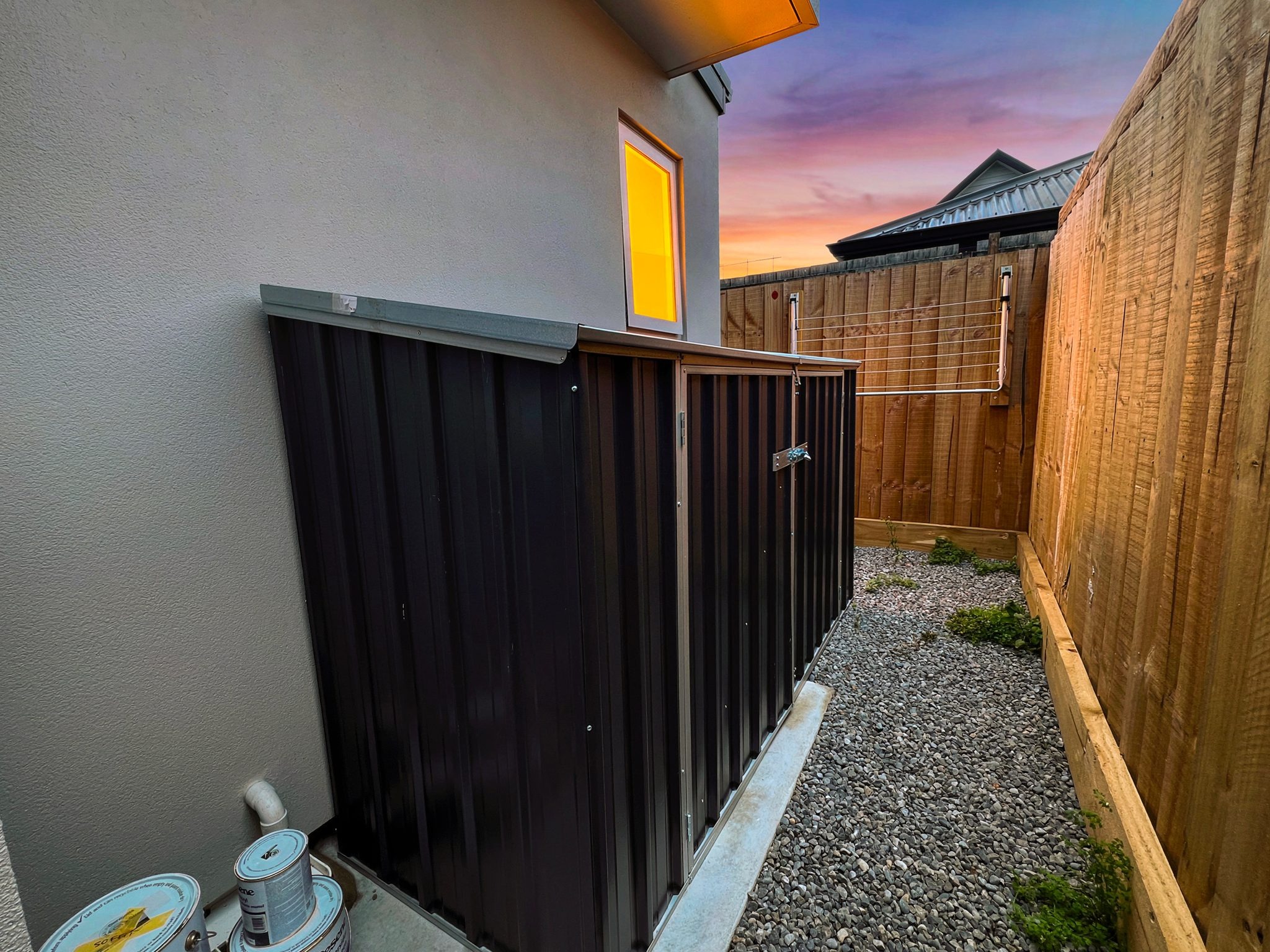 Lucky Last One Left - Downstairs ensuite image 4