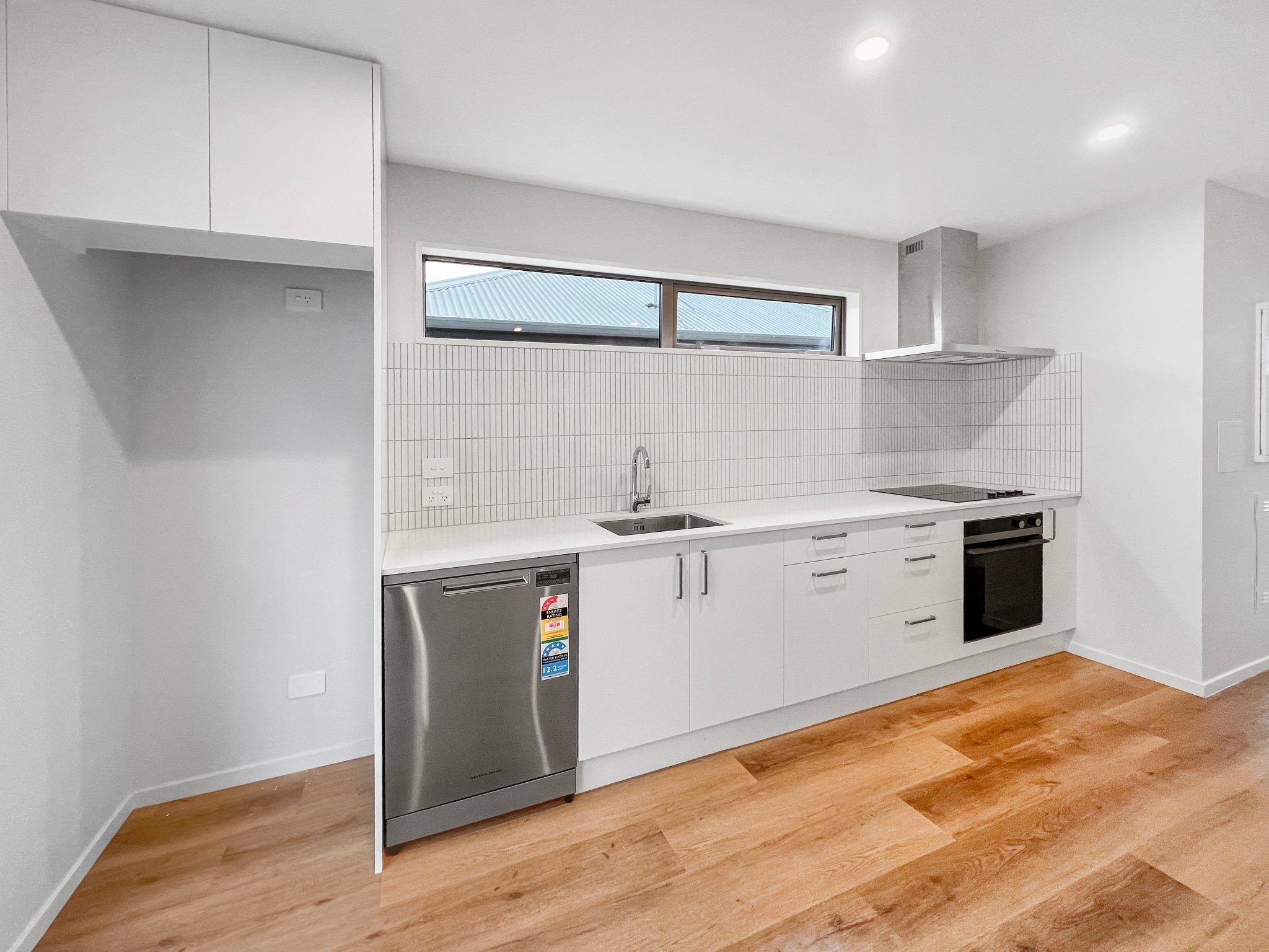 Lucky Last One Left - Downstairs ensuite image 15