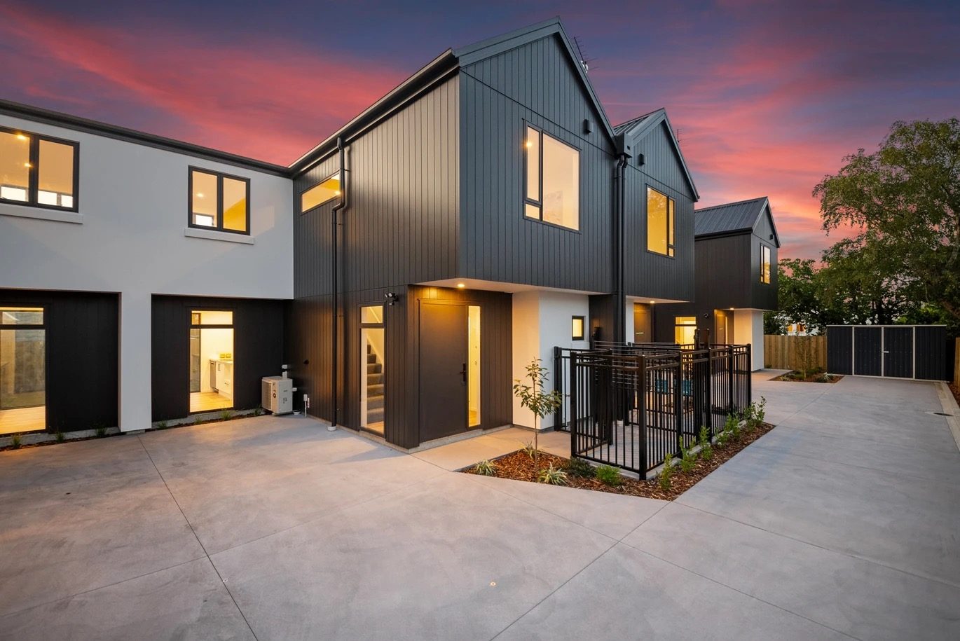 CBD, Hagley Park, Stadium & Parakiore at Your Door image 1